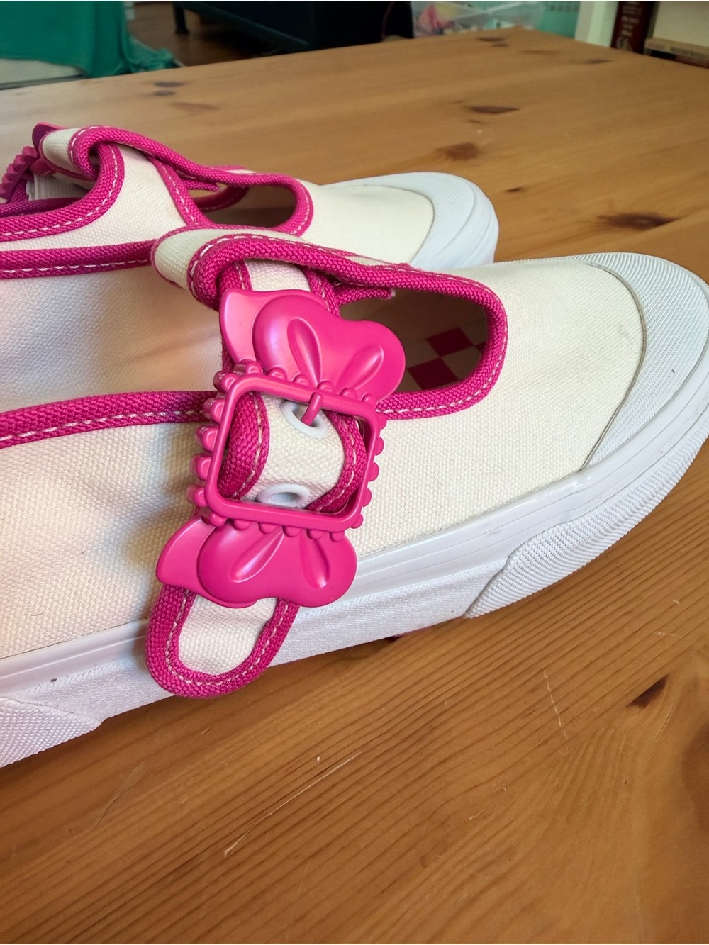 Vans x Barbie T-Strap Mary Jane Style w/ Pink Metal Bow Buckle - Size 10 Women‘s - Picture 2 of 6